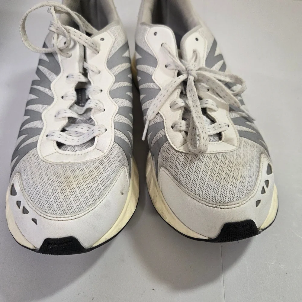 SAS Women's Athletic Shoes‎ White Silver Lace Up Comfort Walking Sneakers 9.5